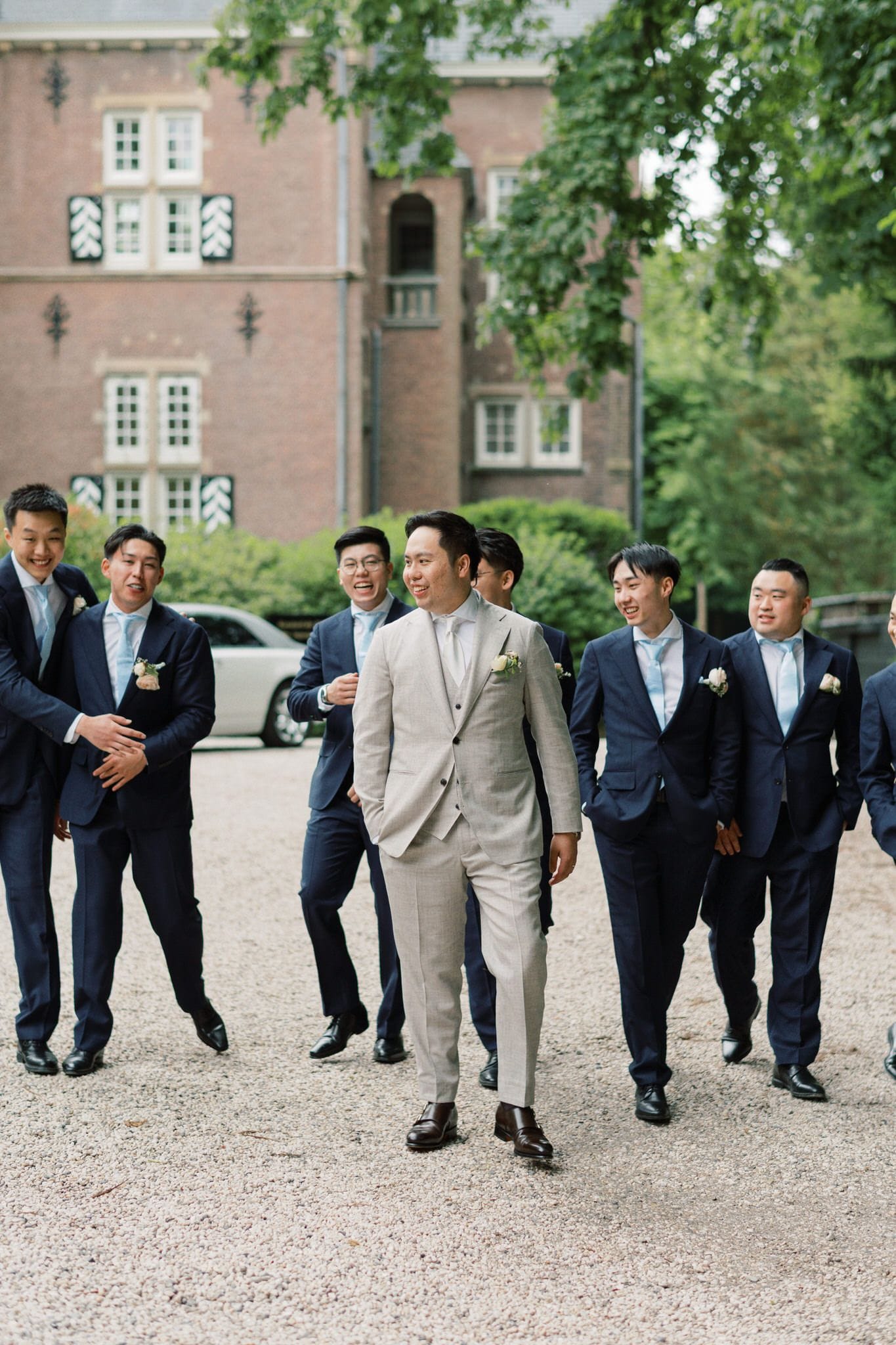 Fine-art trouwfoto van een Chinese bruiloft bij Kasteel de Wittenburg binnen de samenwerking van Cinecrush en By José Chan